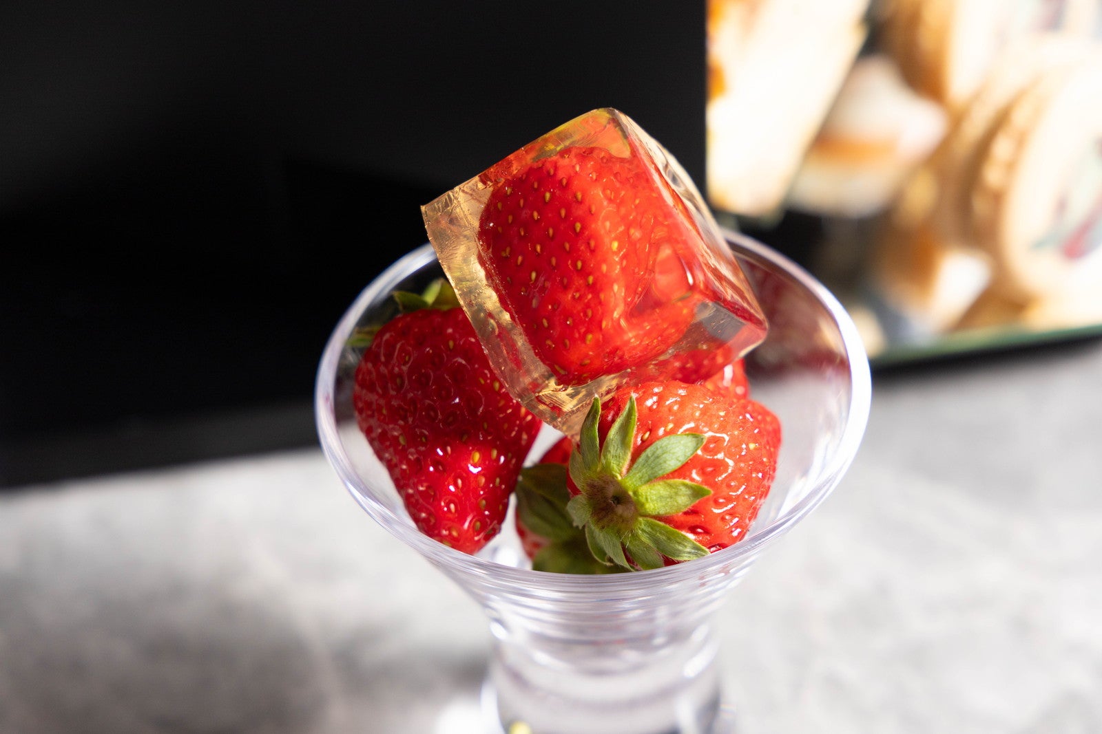 苺とシャンパンゼリーのクリスタル／提供画像