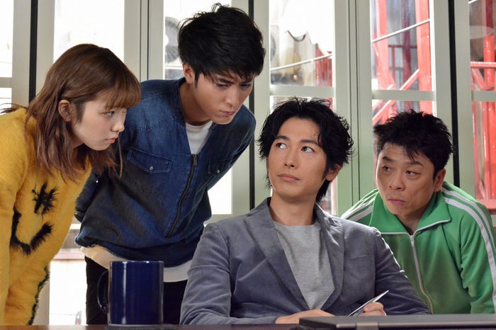 島崎遥香、間宮祥太朗、ディーン・フジオカ、三宅弘城/「今からあなたを脅迫します」第7話より(画像提供:日本テレビ)