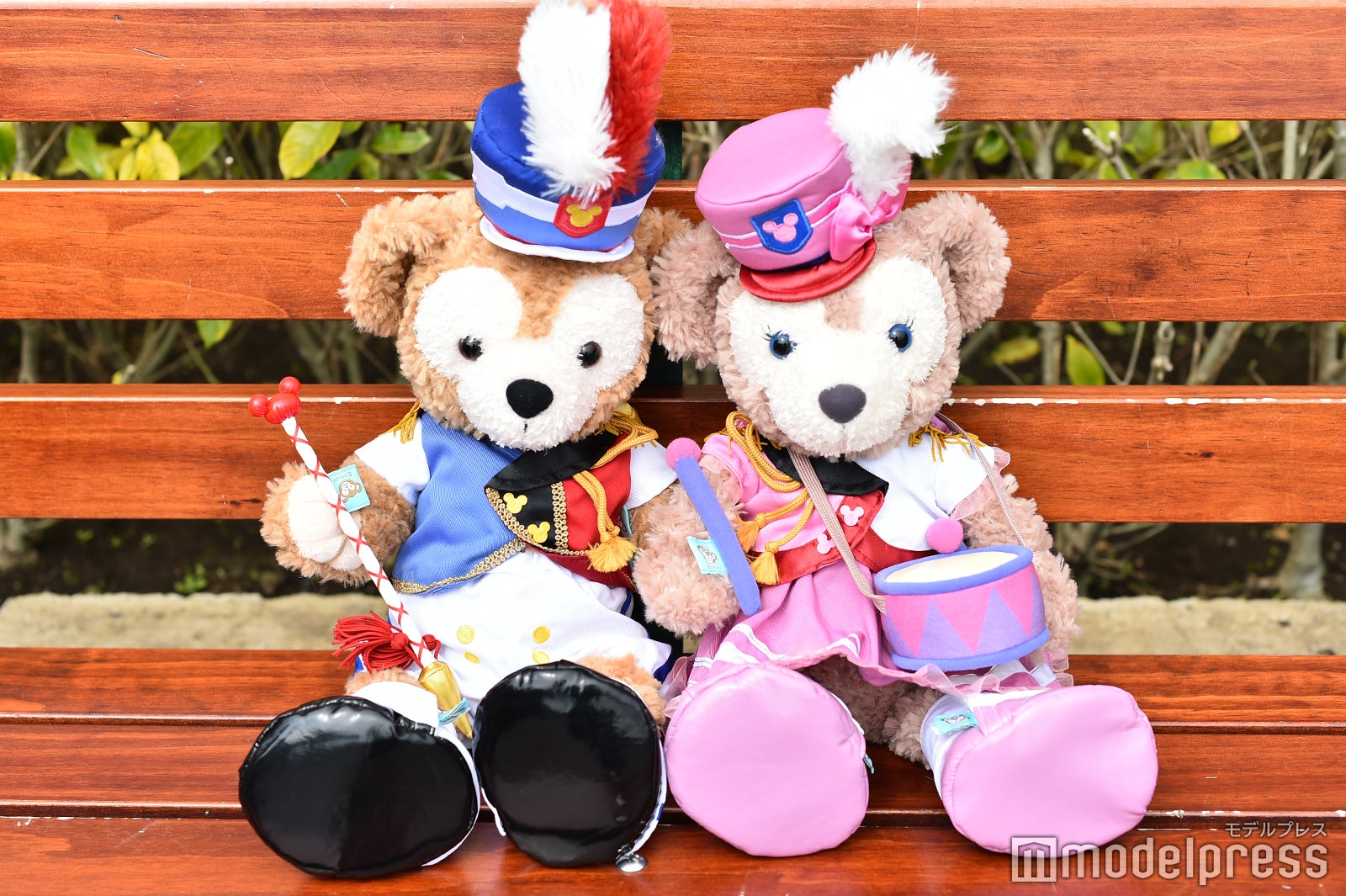 ダッフィー、シェリーメイ／コスチュームセット（各¥4,800）※ぬいぐるみは別売り （C）モデルプレス