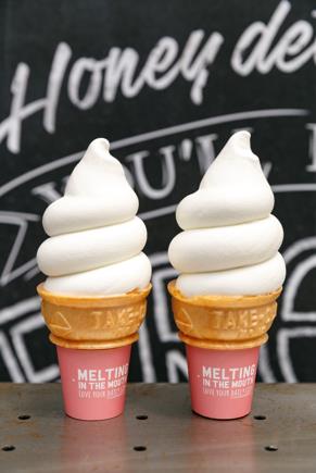 特集は“フォトジェニックTOKYO！”／画像提供：株式会社KADOKAWA