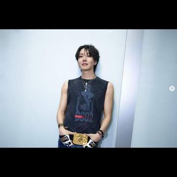 BTS j-hope インスタグラムに涙を流す姿を公開 日本公演初日に祖母の訃報を明かしていた