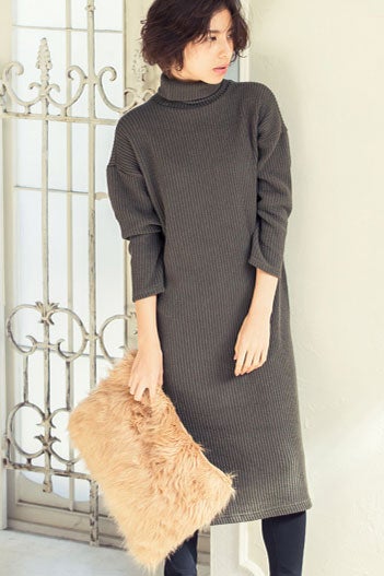 フェイクファークラッチバッグ「Re:EDIT by GALSTAR」2,498円（税込）／画像提供：Re:EDIT by GALSTAR