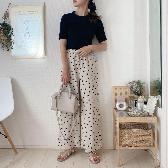 ユニクロ　リブT　ドット　パンツ　コーデ