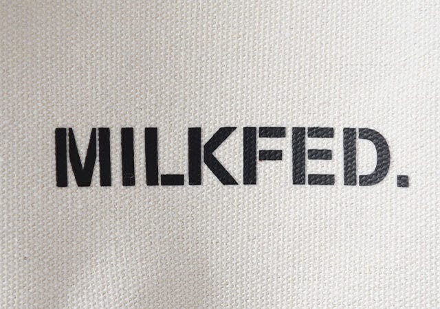 ムック本　ムック　付録　人気　おすすめ　オススメ　宝島社　宝島　レビュー　便利　優秀　当たり　MILKFED.　ミルクフェド　バッグ　トートバッグ　ロゴストラップ　ストラップ　ロゴ