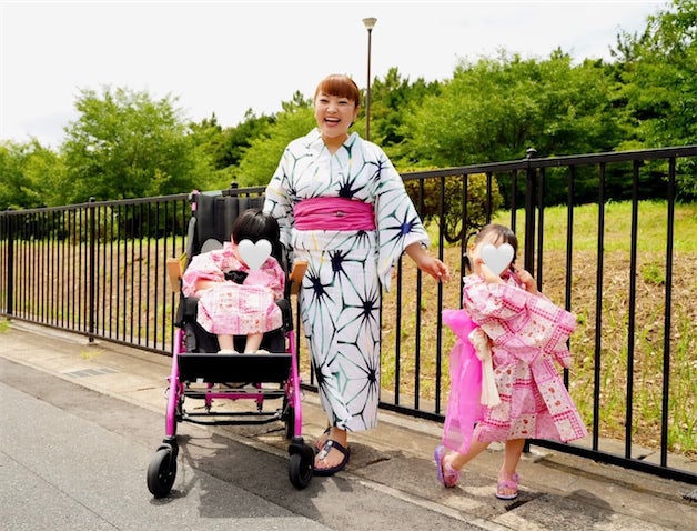 柳原可奈子、愛娘2人と「浴衣を着たよ～」涼やか散歩ショットに「皆さんお似合い」「夏ですね」