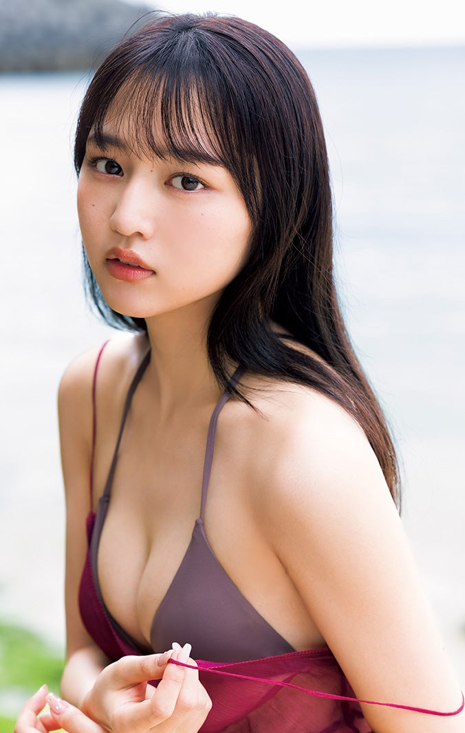 鎮目のどか、美谷間くっきり大人セクシーなビキニ姿披露