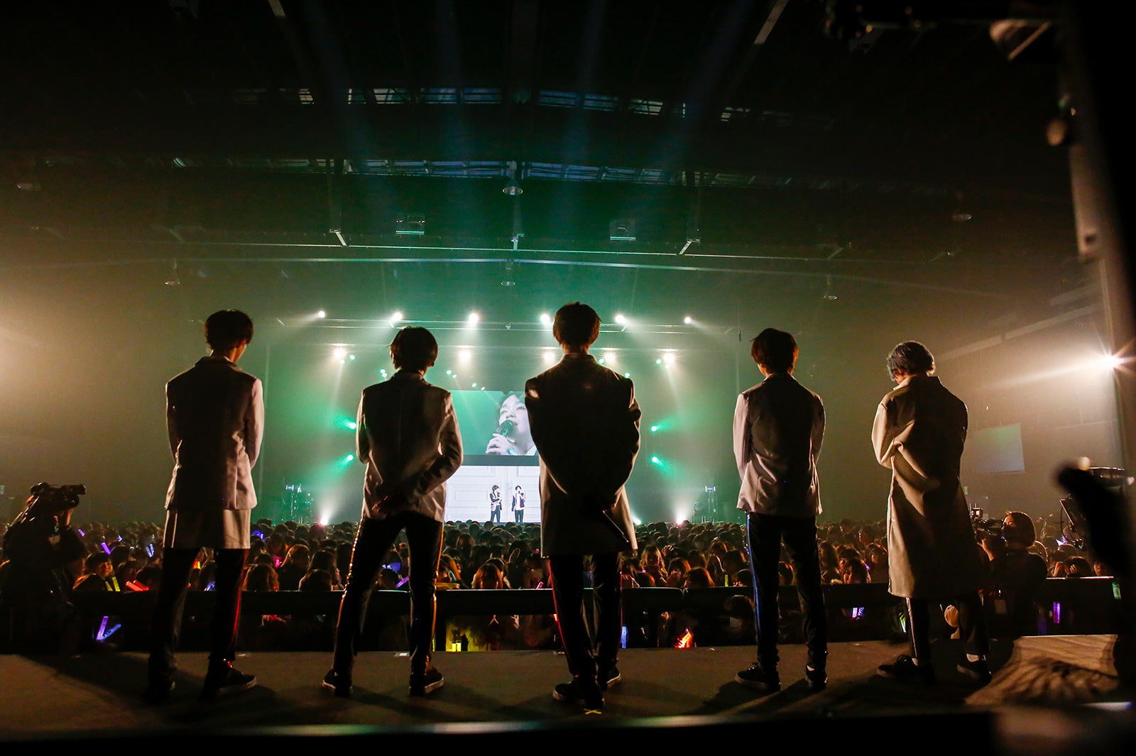 M!LK『7人7色～Winding Road～』（C）笹森健一、小坂茂雄