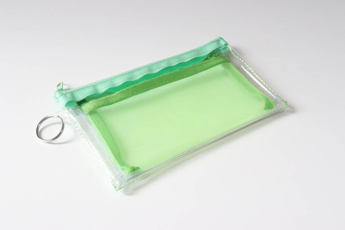 ダイソー メッシュポケット付ペンケース ダイソーのメッシュポケット付ペンケース