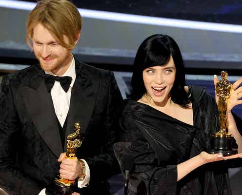 ビリー・アイリッシュ、21世紀生まれ初のオスカー受賞者に<第94回アカデミー賞>