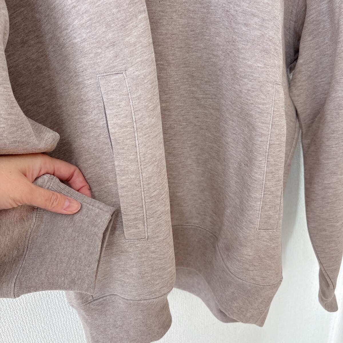 ユニクロスウェットオーバーサイズプルパーカのポケット部分