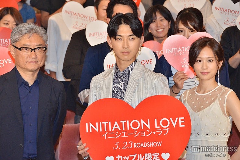 左より：堤幸彦監督、松田翔太、前田敦子