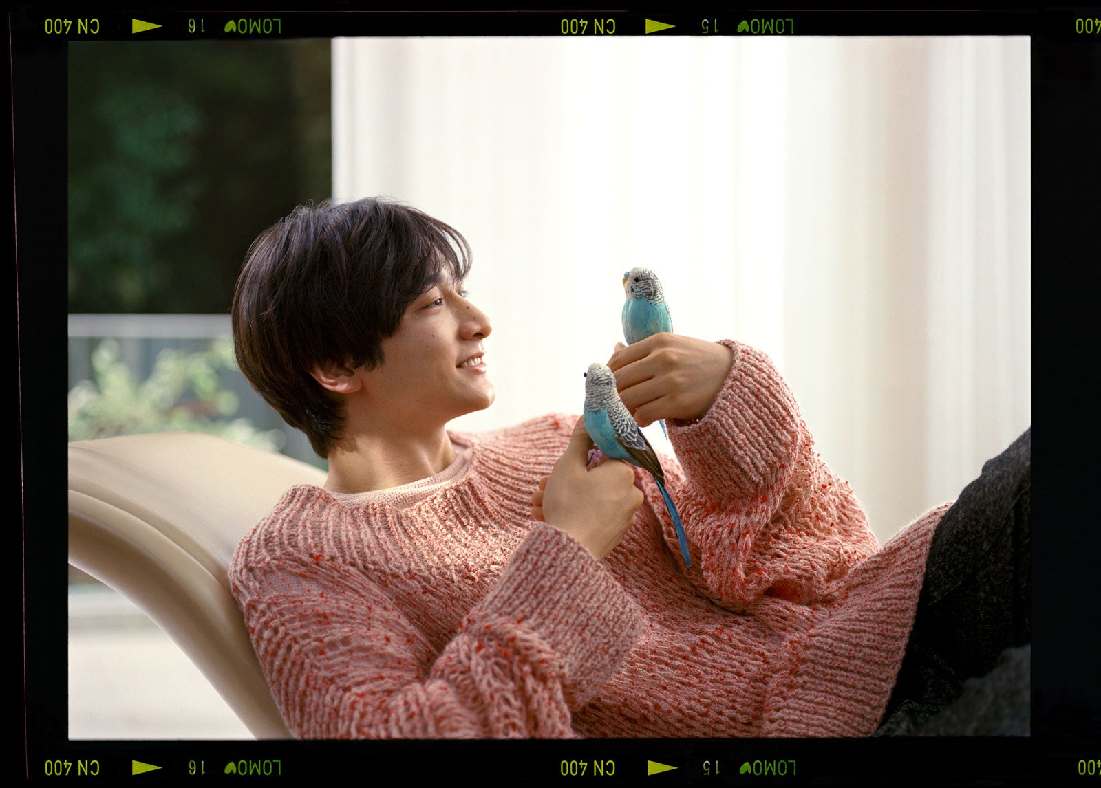 小関裕太「2025-2026年カレンダー」1月カットより／撮影：梅澤勉（提供写真）