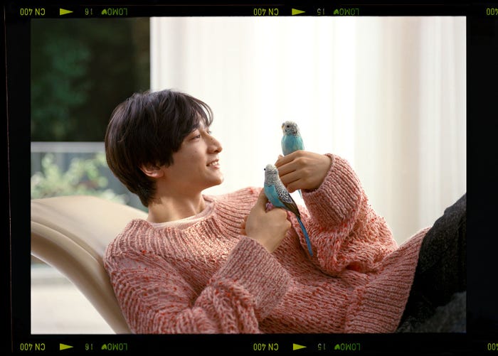 小関裕太「2025-2026年カレンダー」1月カットより/撮影:梅澤勉(提供写真)