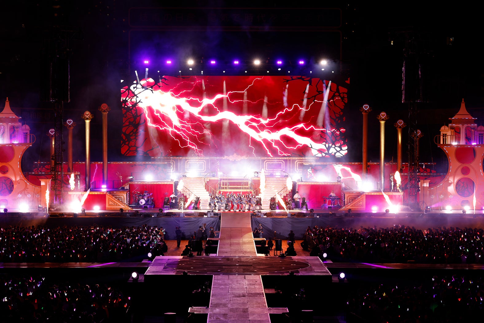 ＝LOVE（提供写真）