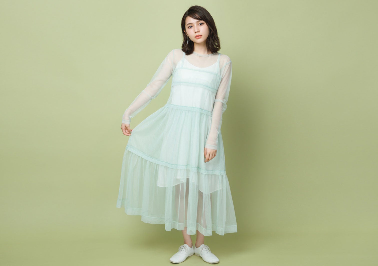 「秋田汐梨オフィシャルカレンダー2022」STARDUST SHOPPERS特典イメージ（C）SDP