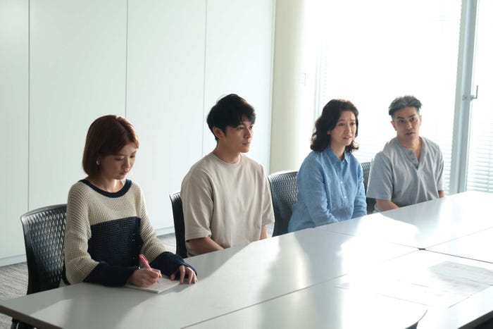 (左から)中田青渚、眞栄田郷敦、戸田菜穂、北村一輝「366日」第6話より(C)フジテレビ
