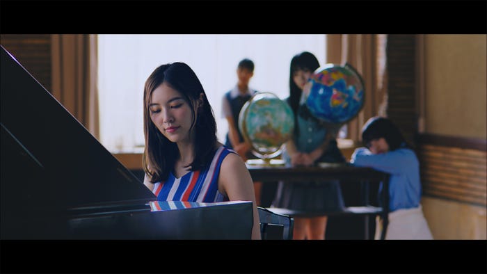 松井珠理奈/AKB48「センチメンタルトレイン」MV完全版場面写真(C)AKS/キングレコード