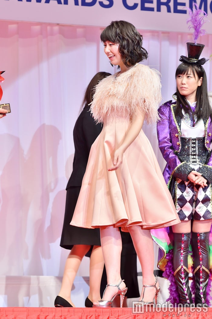 ももクロ佐々木彩夏 大人ピンク ゆる巻きボブでドレスアップ ファッションチェック モデルプレス ももクロ佐々木彩夏 大人ピンク ゆる巻きボブでドレスアップ ファッションチェック モデルプレス