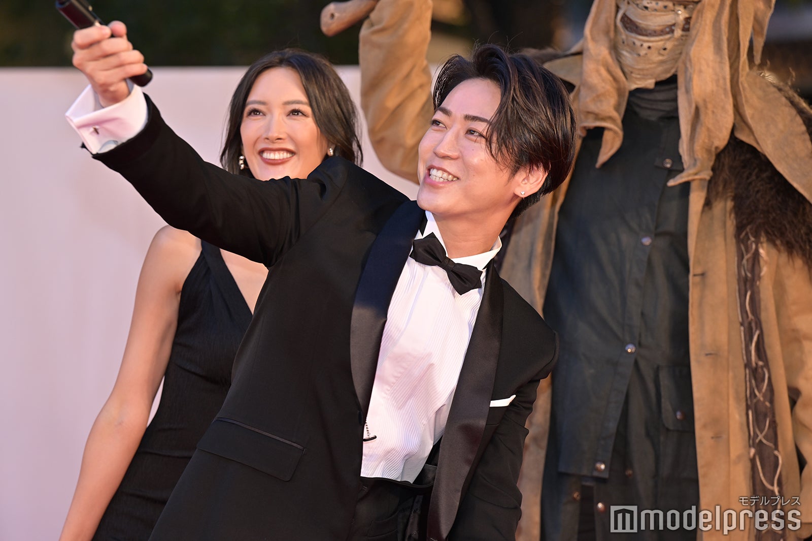 菜々緒、亀梨和也（C）モデルプレス