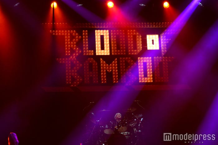 劇団☆新感線舞台「Vamp Bamboo Burn~ヴァン!バン!バーン!~」フォトコールの様子(C)モデルプレス