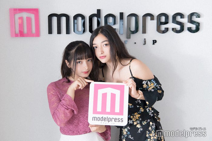 (左から)マリナ、エリカ (C)モデルプレス