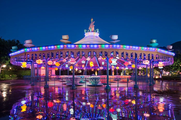 夜の香港ディズニーランド・リゾート(C)Disney