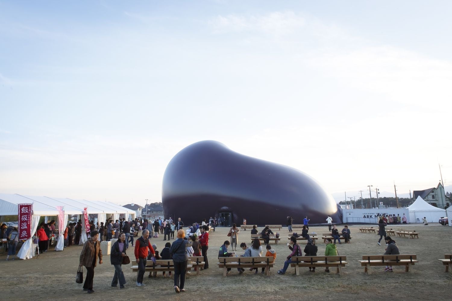 福島市でアーク・ノヴァに集う人々（2015年）／画像提供：東京ミッドタウンマネジメント株式会社