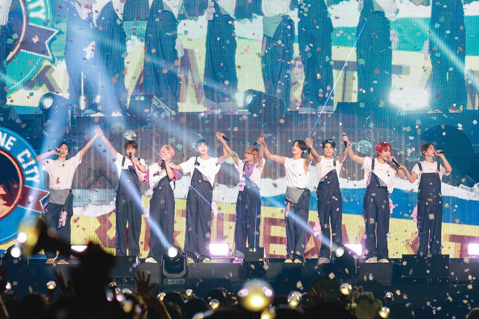 &TEAM、初アリーナツアー開幕 客降り・大規模演出…工夫凝らし“永遠の思い出”に【SECOND TO NONE】