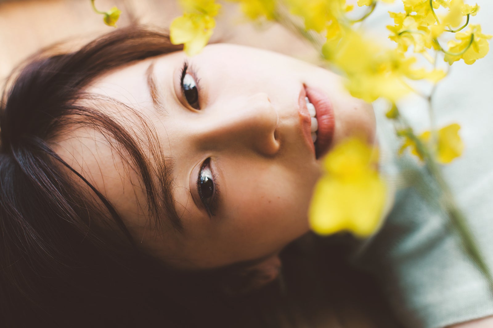 前田敦子「明け方の空」（C）宝島社