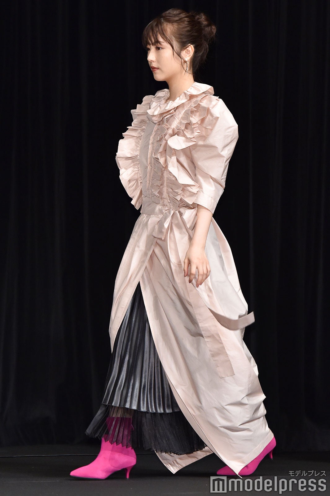 浜辺美波、ピンクコーデが可愛い （C）モデルプレス