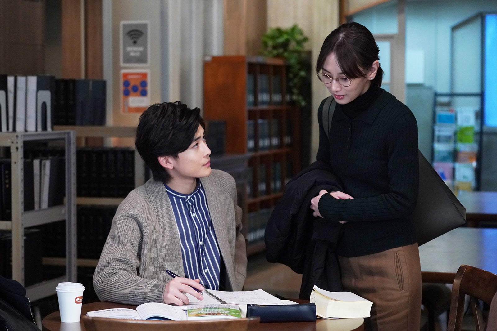 高橋文哉、北川景子 「女神の教室～リーガル青春白書～」第8話より（C）フジテレビ