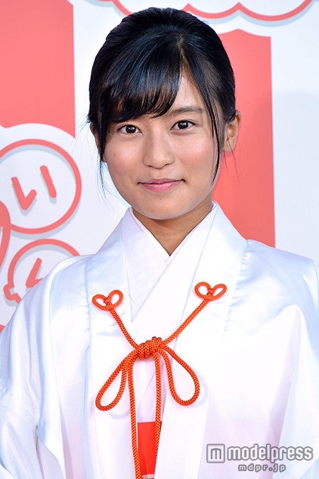 小島瑠璃子、キュートなコスプレに上機嫌