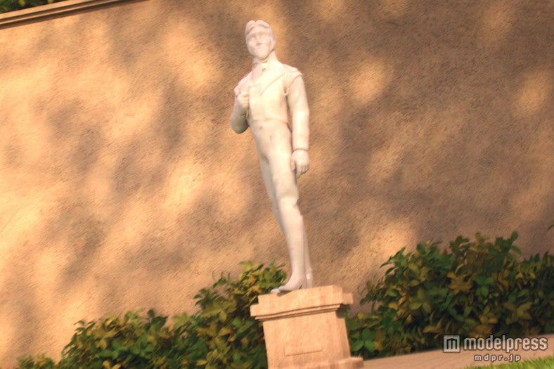 隠れディズニーが「ベイマックス」に登場／ハンス王子の像／（C）2014Disney．AllRightsReserved．【モデルプレス】