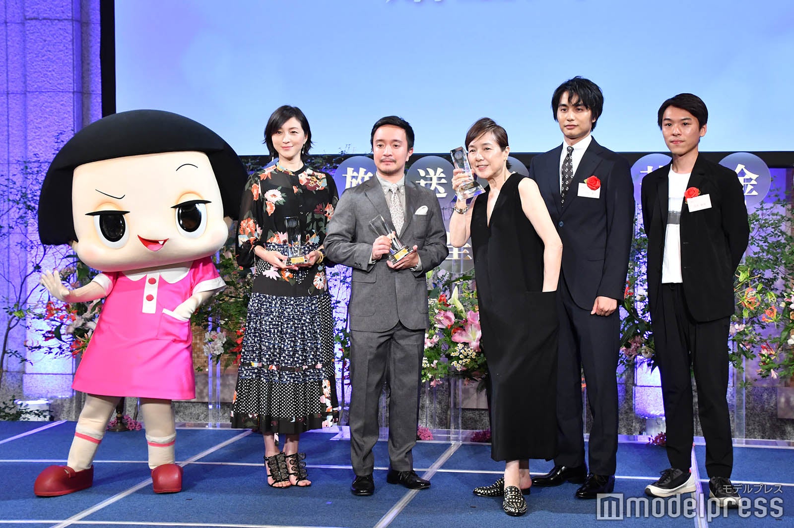 （左から）チコちゃん、広末涼子、濱田岳、桃井かおり、中村蒼、長村航希 （C）モデルプレス