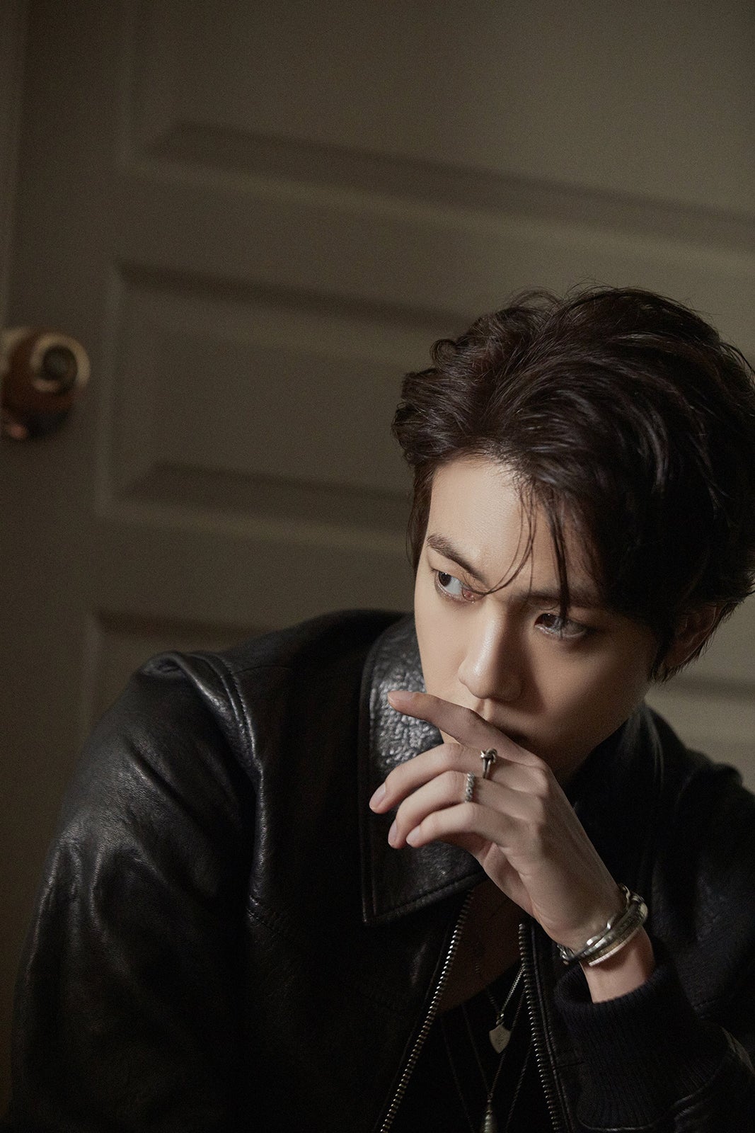 BTS・JIN、ソロシングル「The Astronaut」コンセプトフォト追加公開 真剣なカリスマ性発揮