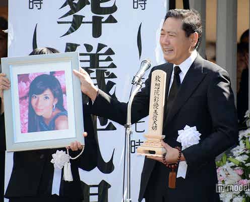 川島なお美さん告別式、拍手で最後の別れ