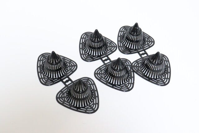 ダイソーの鉢底ネット（7.1cm×7.5cm×4.5cm、6個組）5