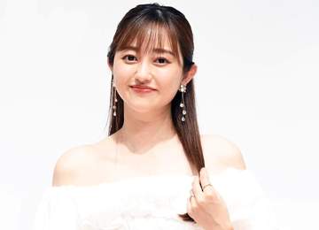 2児ママ菊地亜美 ルイ・ヴィトンのバッグに白ニット、セレブ感にじむ「仕事終わり」のデニム姿が爽やか