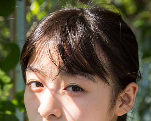 森七菜、“高校生活最後の記念”貴重な制服カット収録 1st写真集「Peace」発表