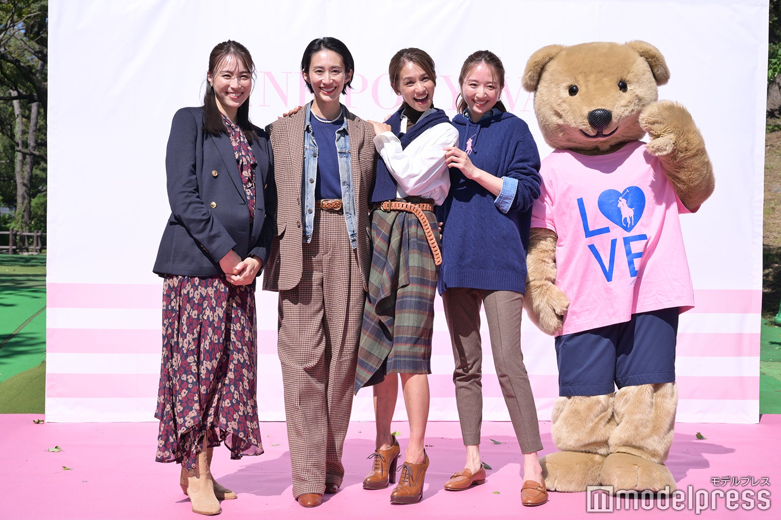 （中央）神山まりあ、稲沢朋子、鹿沼憂妃（C）モデルプレス