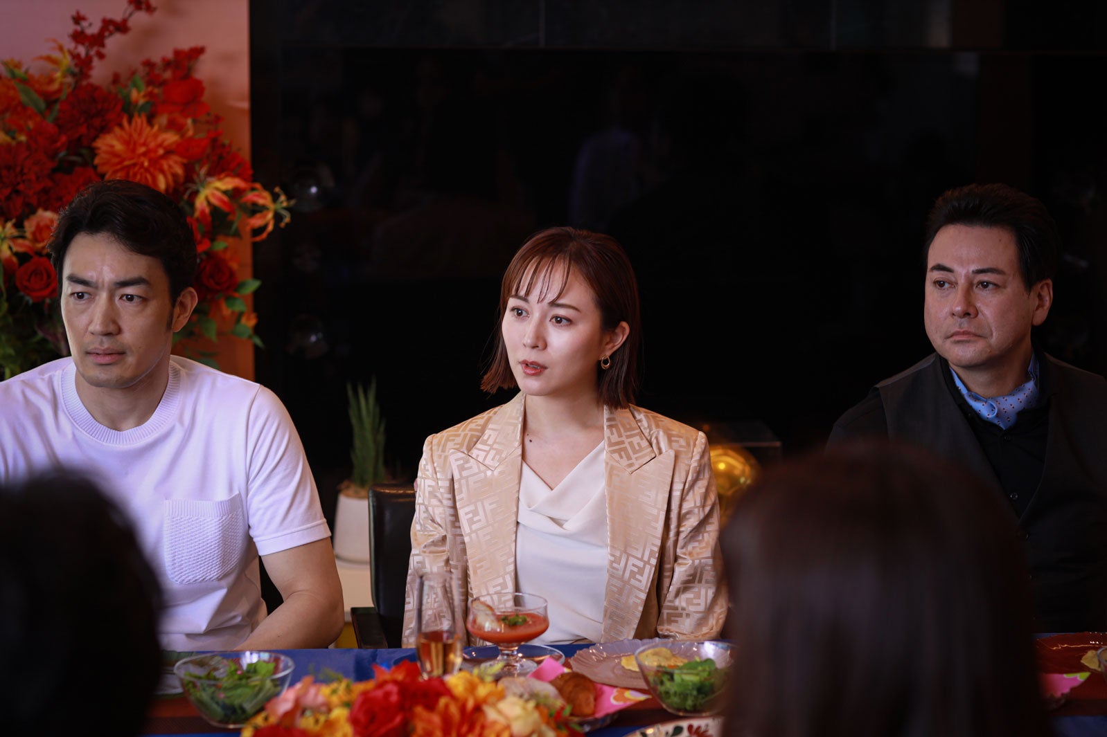 大谷亮平、比嘉愛未、鈴木浩介「スカイキャッスル」第4話より（C）テレビ朝日