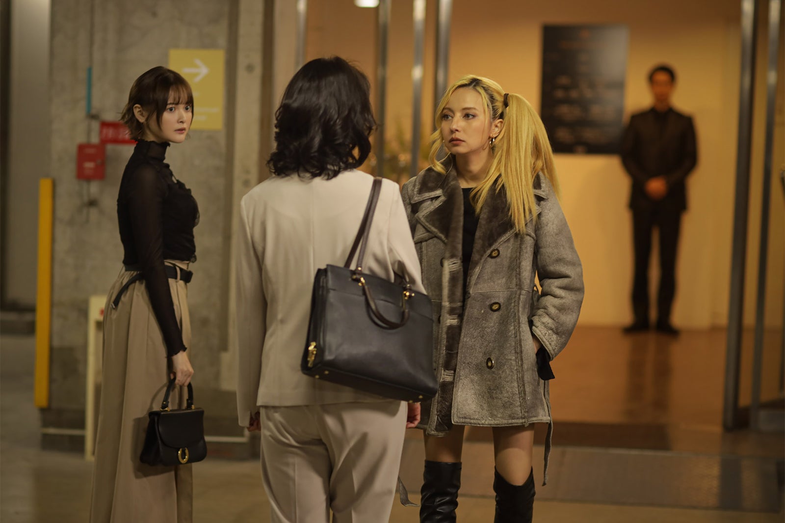 玉城ティナ、ベッキー「君が獣になる前に」第6話より（C）「君が獣になる前に」製作委員会