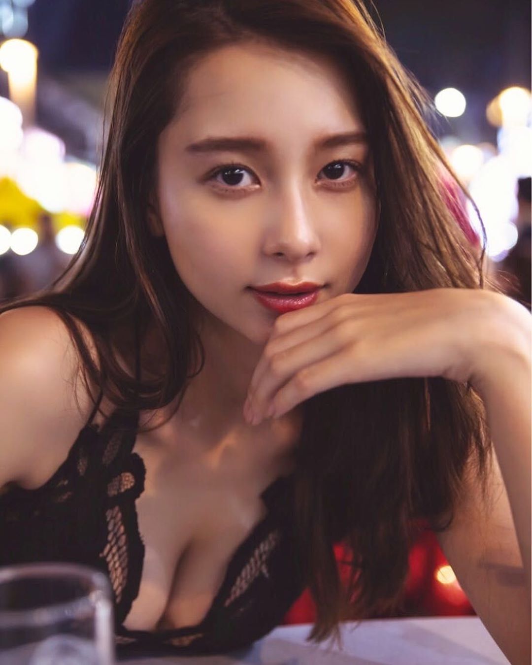 Niki、美バストのぞくSEXYショットに反響