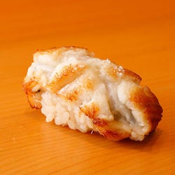 「塩で食べる穴子」のうまみに驚き!鮨ツウから初心者までが心地よく楽しめる店『鮨まつうら』【白金高輪】
