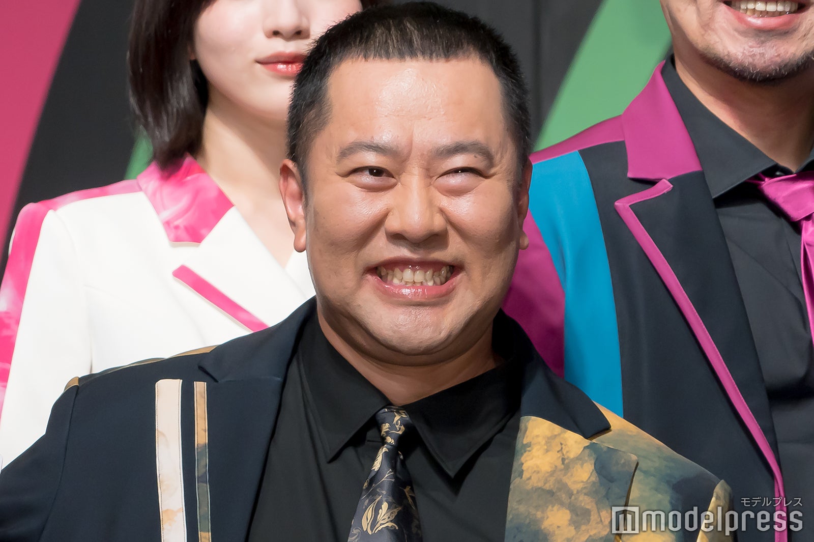 とにかく明るい安村（C）モデルプレス