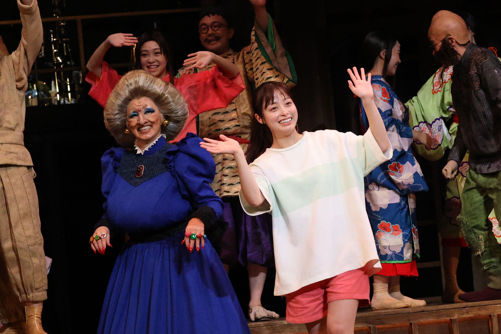 橋本環奈＆上白石萌音「千と千尋の神隠し」再演初日開幕「新作をやっているような気持ち」＜カーテンコールコメント＞