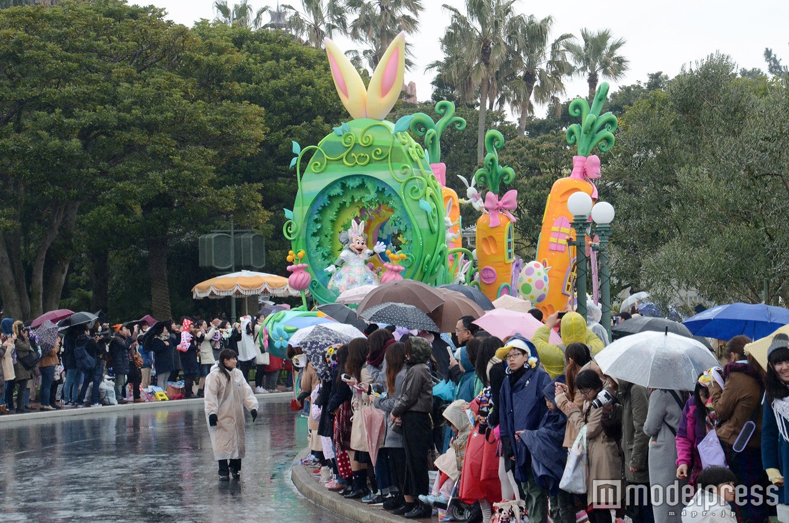 「ヒッピティ・ホッピティ・スプリングタイム」雨天バージョン（C）モデルプレス
