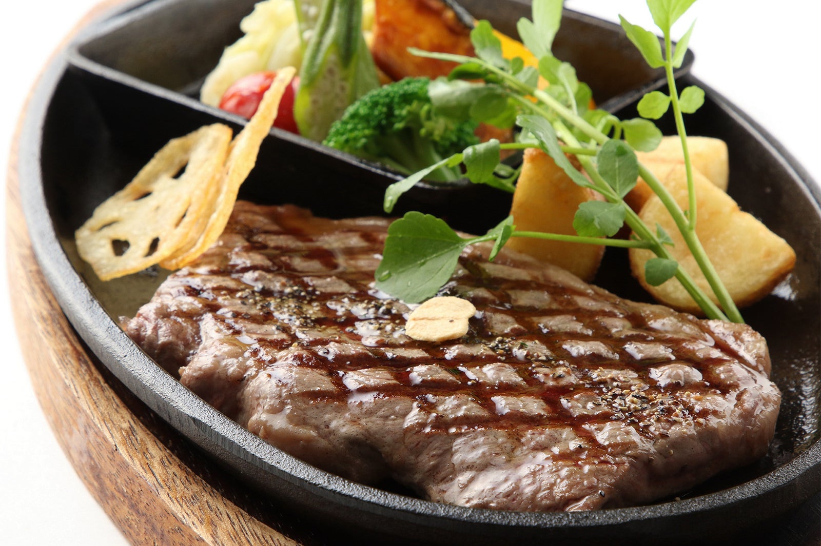 アンガス牛 サーロインステーキ 2,780円（税抜）／画像提供：ワールドリカーインポーターズ