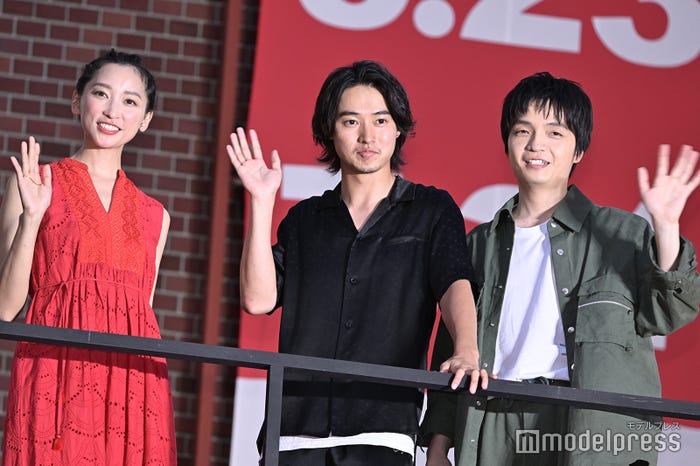 杏、山崎賢人、岡山天音(C)モデルプレス