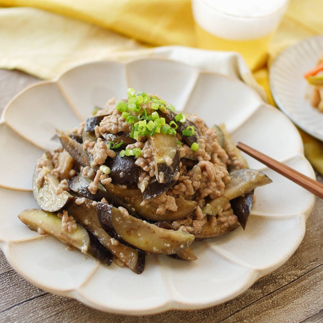 ごはんがススむ!とろとろなすの味噌そぼろ炒め